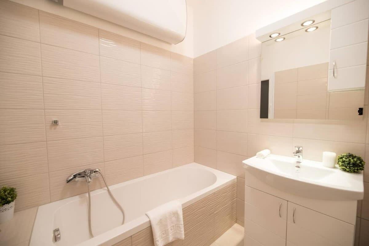 Trendy Central Apartment At Castle 부다페스트 외부 사진
